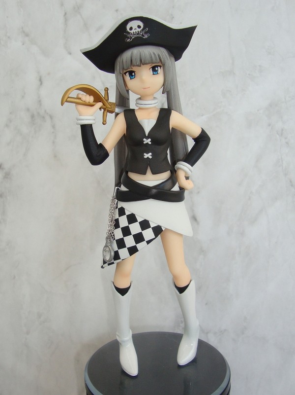 Miss Monochrome (Pirate), Miss Monochrome, Q, Garage Kit