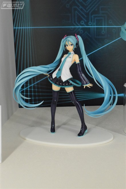 Hatsune Miku (V3), Vocaloid, FREEing, Pre-Painted, 1/8